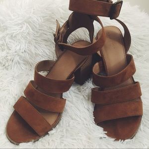 Universal Thread Wedged Brown Heels